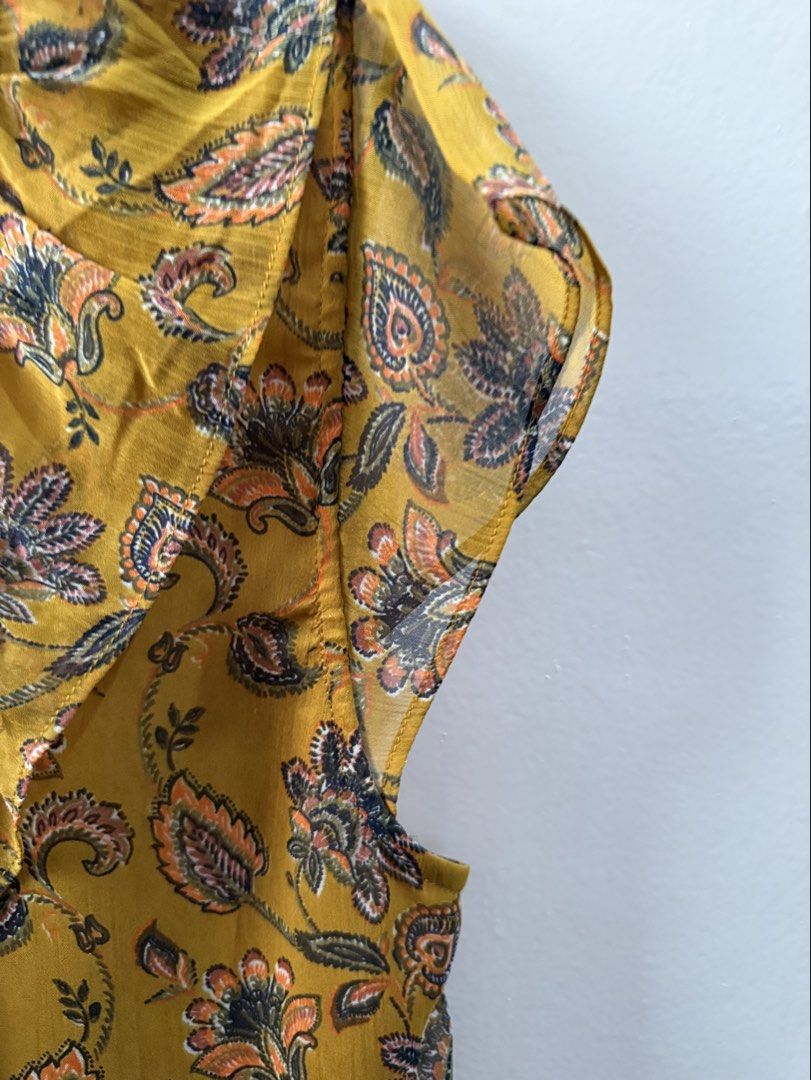 Mango blouse (Category: Blouses) located in Makati City. Submitted by prebykris (Listing ID 1466137469, Image 3). Description: Used once Purchased in Mango, Greenbelt Rfs: no longer my style; decluttering.