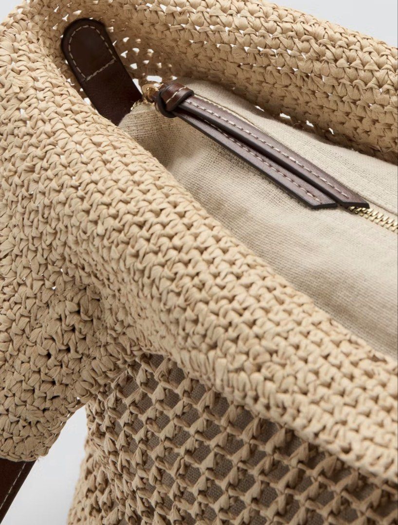 Mango Natural Shopper Bag Beige (Category: Luxury Bags & Wallets) located in Mandaluyong City. Submitted by keep.it (Listing ID 1465959458, Image 3). Description: Mango Retail price 3595.