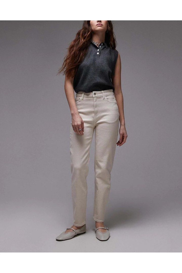 Mango New Mom Relaxed Jeans in White (Category: Jeans) located in Manila. Submitted by auchive (Listing ID 1466138996, Image 2). Description: .