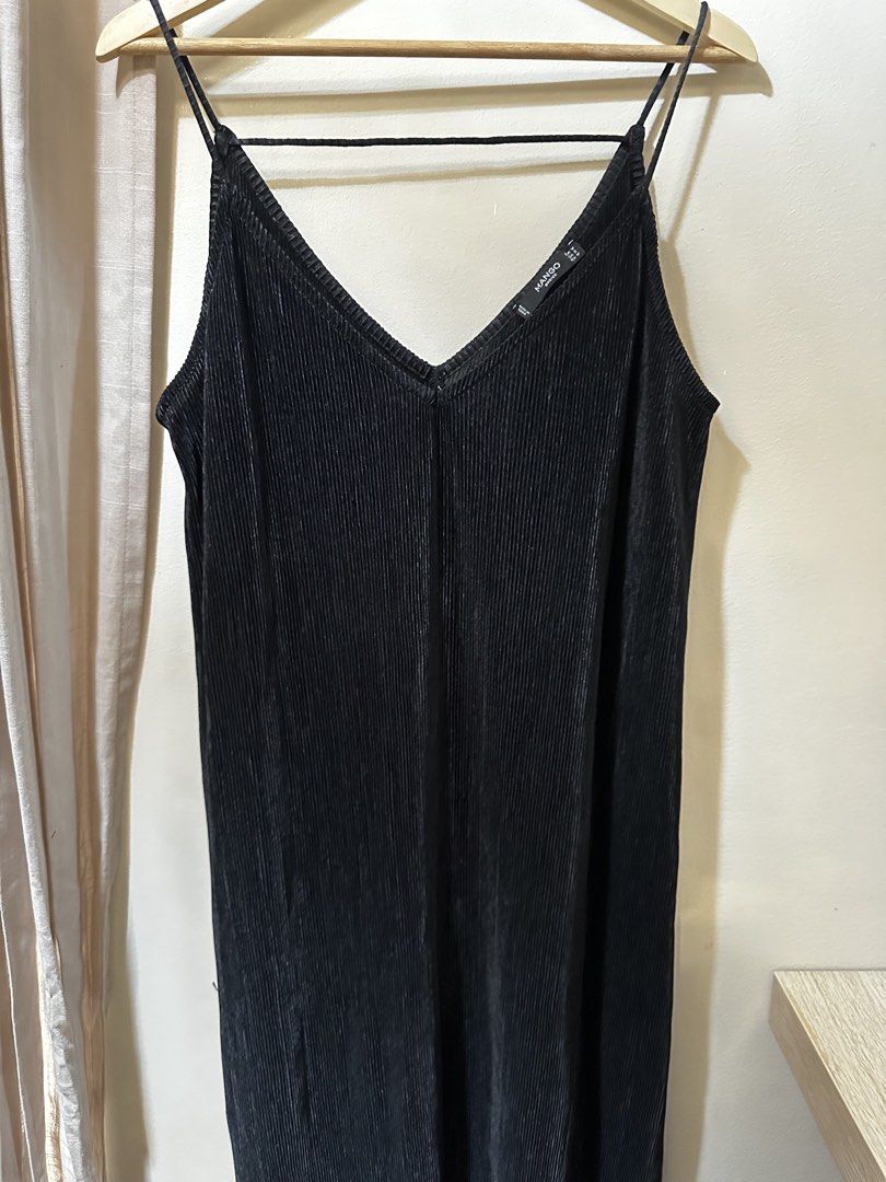 Mango Pleated Slip Dress (Category: Dresses) located in Pasig City. Submitted by lovedbymori_ (Listing ID 1466099096, Image 3). Description: Good as new! Sexy and elegant looking dress. .