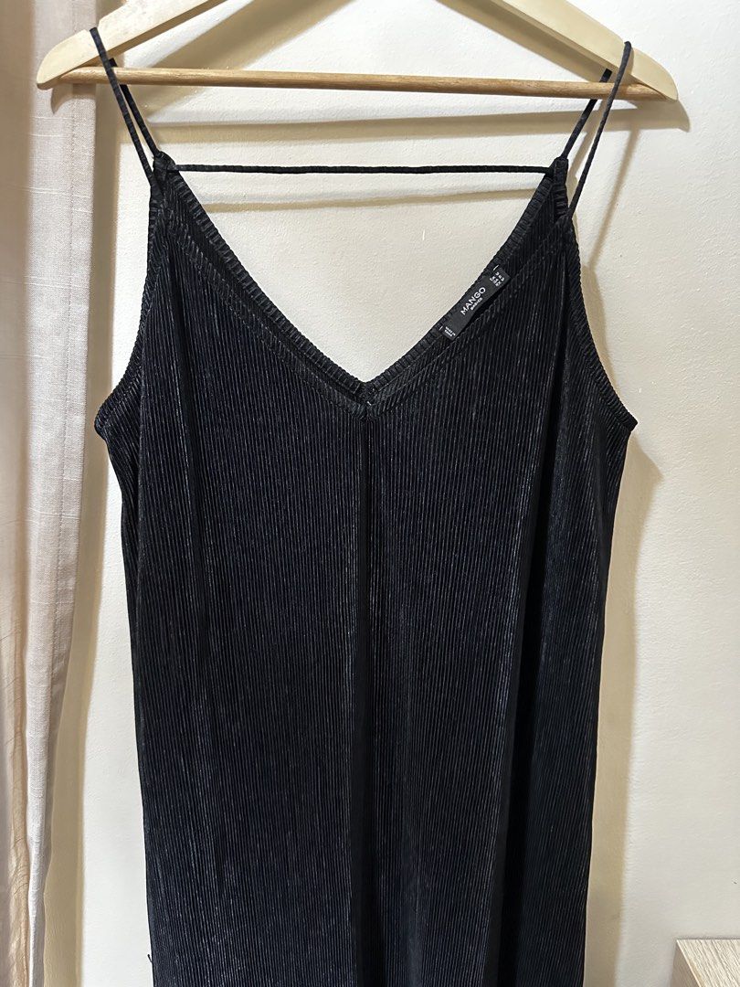 Mango Pleated Slip Dress (Category: Dresses) located in Pasig City. Submitted by lovedbymori_ (Listing ID 1466099096, Image 2). Description: Good as new! Sexy and elegant looking dress. .