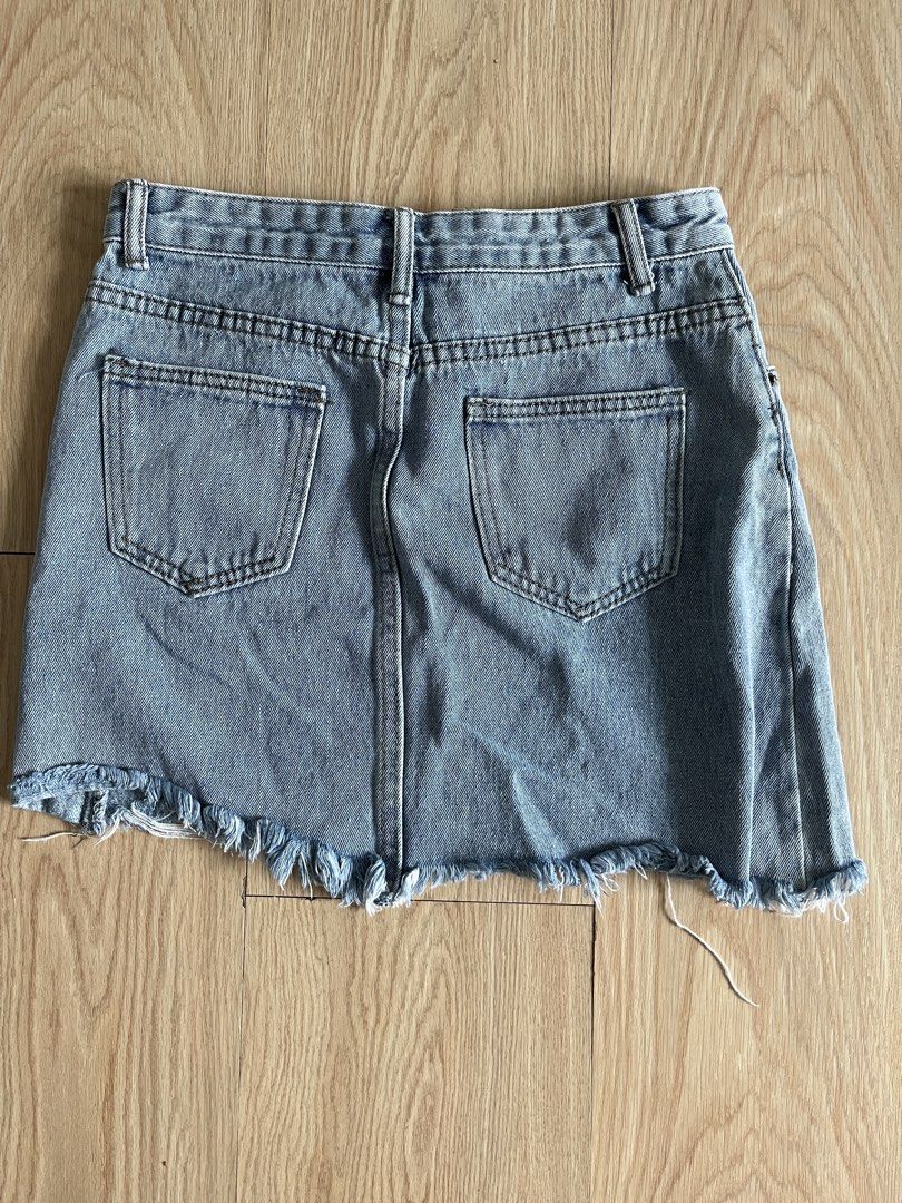 Maong Miniskirt (Category: Skirts) located in Pasig City. Submitted by Kendoll (Listing ID 1465967705, Image 3). Description: - 37cm length - Can fit to xs to small - Can fit 25-26.