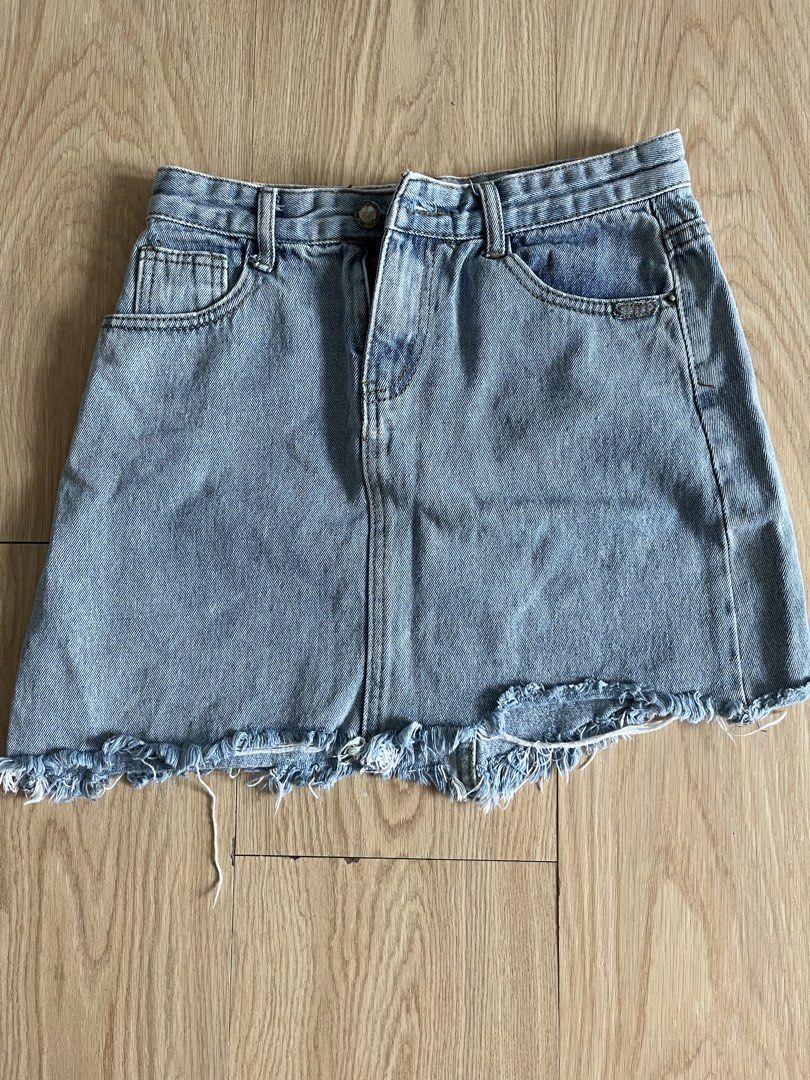 Maong Miniskirt (Category: Skirts) located in Pasig City. Submitted by Kendoll (Listing ID 1465967705, Image 1). Description: - 37cm length - Can fit to xs to small - Can fit 25-26.