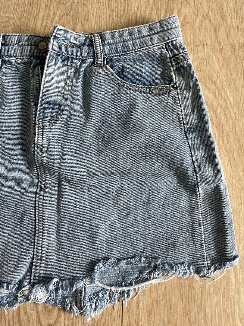 Maong Miniskirt (Category: Skirts) located in Pasig City. Submitted by Kendoll (Listing ID 1465967705, Image 2). Description: - 37cm length - Can fit to xs to small - Can fit 25-26.