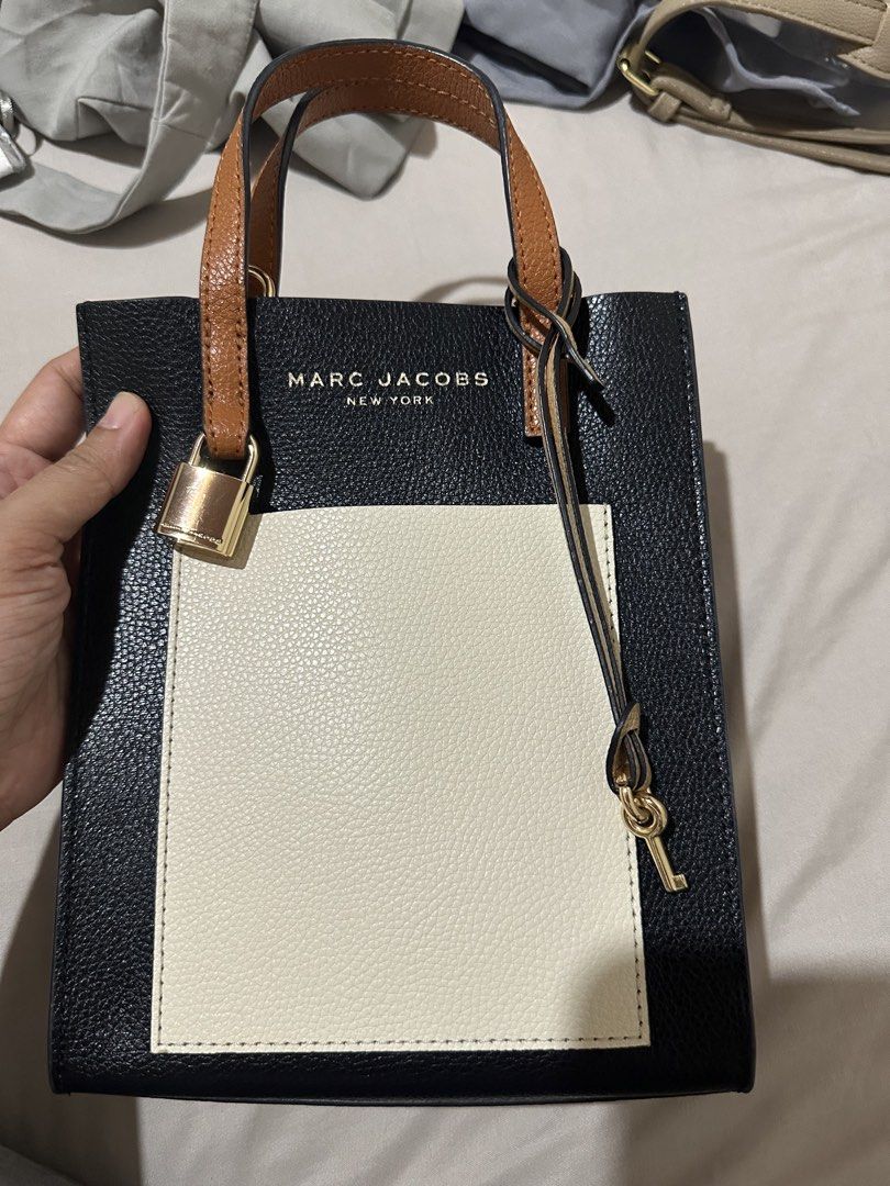 Marc Jacobs Grind Micro - Free Shipping (Category: Cross-body Bags) located in Davao. Submitted by krau_ (Listing ID 1465594542, Image 2). Description: Super low price!!! Used leas than 10times. Owned for about 6 months only! Bought from a US Pasabuy, guaranteed authentic or your money back! Last price already! I can do free shipping nationwide! .
