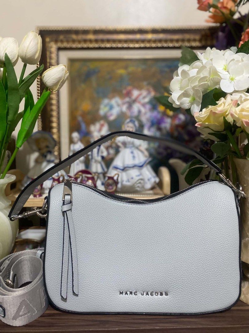 Marc Jacobs Light Blue Leather Shoulder Bag and Sling Bag (Category: Luxury Bags & Wallets) located in Marikina City. Submitted by jeliie (Listing ID 1466041927, Image 3). Description: No issue.