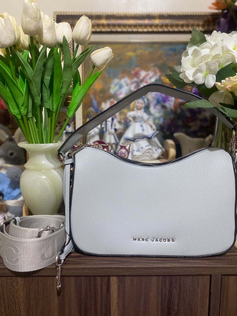 Marc Jacobs Light Blue Leather Shoulder Bag and Sling Bag (Category: Luxury Bags & Wallets) located in Marikina City. Submitted by jeliie (Listing ID 1466041927, Image 2). Description: No issue.