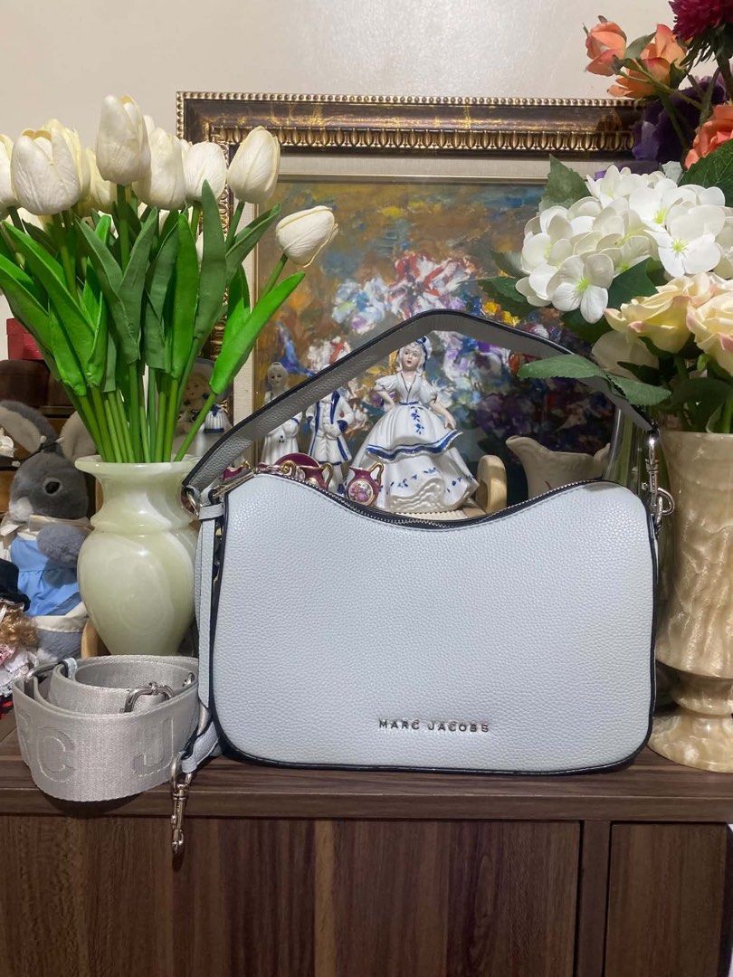 Marc Jacobs Light Blue Leather Shoulder Bag and Sling Bag (Category: Luxury Bags & Wallets) located in Marikina City. Submitted by jeliie (Listing ID 1466041927, Image 1). Description: No issue.
