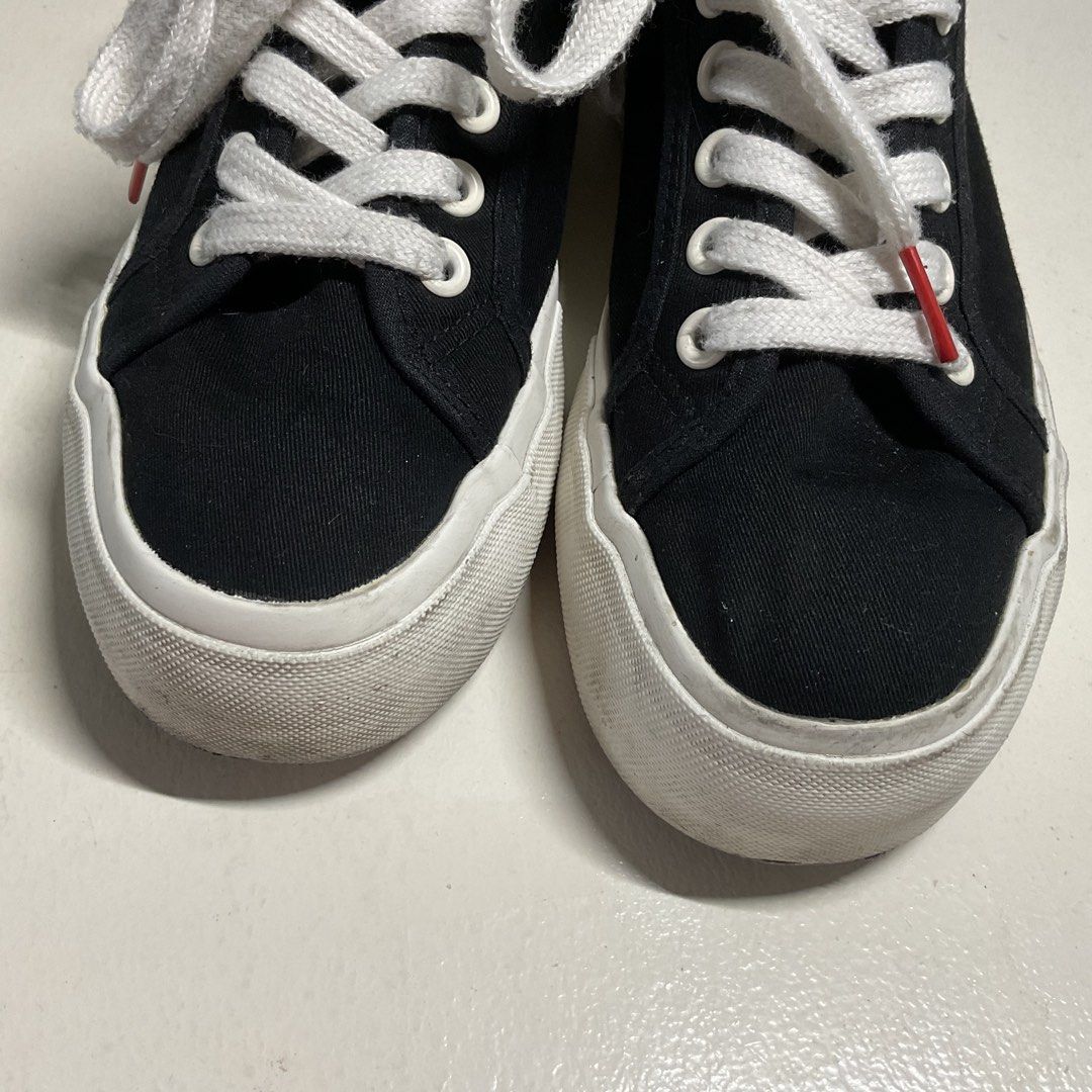 Mardi Mercredi Black Eclore Platform Sneakers (Category: Sneakers) located in Pasig City. Submitted by leicart (Listing ID 1465992445, Image 3). Description: - Size 225 (5.5) - condition as shown in the photos - Will ship without the box 🦋 color may vary depending on the lighting 🫧pasig, metro manila 🌷SF will be shouldered by the buyer 📦 lbc, j&t, flash, and sdd couriers .