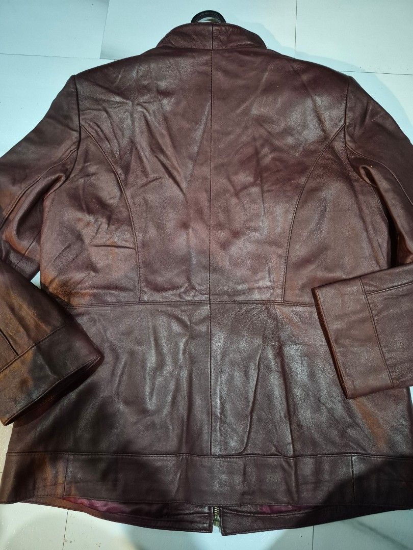 Maroon Leather jacket (Category: Coats, Jackets and Outerwear) located in Baguio. Submitted by amarilesbacagan2.tiger (Listing ID 1466101881, Image 2). Description: maroon genuine leather for men amd women medium men large women 700+sf jnt ship Baguio located.