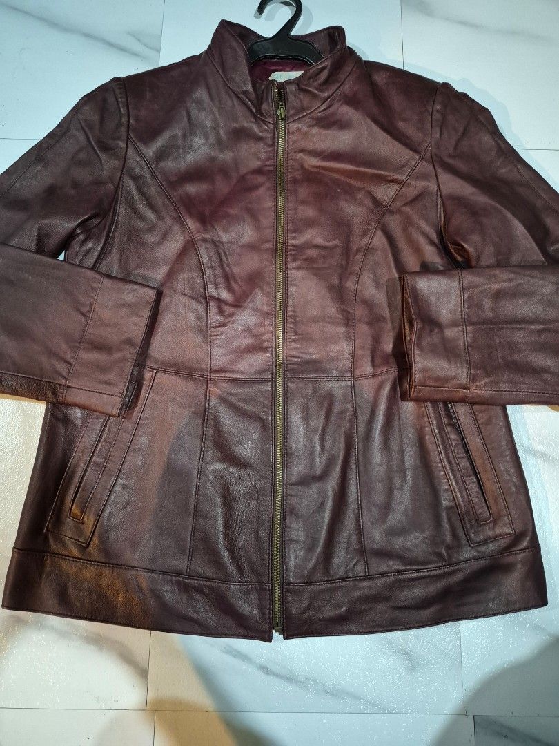 Maroon Leather jacket (Category: Coats, Jackets and Outerwear) located in Baguio. Submitted by amarilesbacagan2.tiger (Listing ID 1466101881, Image 1). Description: maroon genuine leather for men amd women medium men large women 700+sf jnt ship Baguio located.