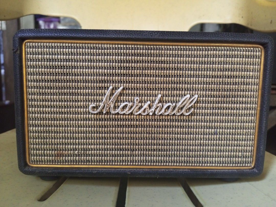 Marshall Kilburn 1 (No power) (Category: Soundbars, Speakers & Amplifiers) located in Caloocan City. Submitted by roscoe1125 (Listing ID 1465997405, Image 2). Description: Hi, Im Selling my almost 3yrs Old Marshall Kilburn 1 (No power) "Buy at Your Own Risk" -Bigla na lang sya Nawalan ng power nung last lime ko sya ginamit. kahit nakasaksak walang Power, no time and extra money para ipagawa pa. Ngayon naka display nlng sya Sa Room. selling this @