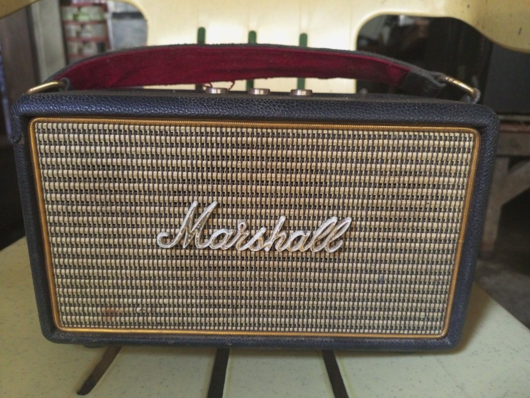 Marshall Kilburn 1 (No power) (Category: Soundbars, Speakers & Amplifiers) located in Caloocan City. Submitted by roscoe1125 (Listing ID 1465997405, Image 1). Description: Hi, Im Selling my almost 3yrs Old Marshall Kilburn 1 (No power) "Buy at Your Own Risk" -Bigla na lang sya Nawalan ng power nung last lime ko sya ginamit. kahit nakasaksak walang Power, no time and extra money para ipagawa pa. Ngayon naka display nlng sya Sa Room. selling this @