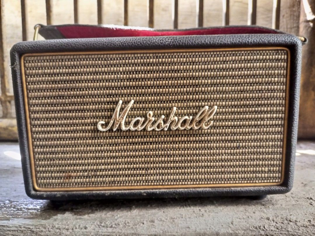 Marshall kilburn 1 "No Power" (Category: Soundbars, Speakers & Amplifiers) located in Navotas City. Submitted by roscoe1125 (Listing ID 1465999055, Image 1). Description: "Buy at Your Own Risk" Marshall Kilburn 1 (No Power) kahit naka plug walang power. almost 3yr old kona sya gamit. last time na ginaganmit ko sya bglang naealan ng power. since then ayun lng naging issue.. after nun nankadisplay nlng sya sa room 4k slight nego malabon city - Navo