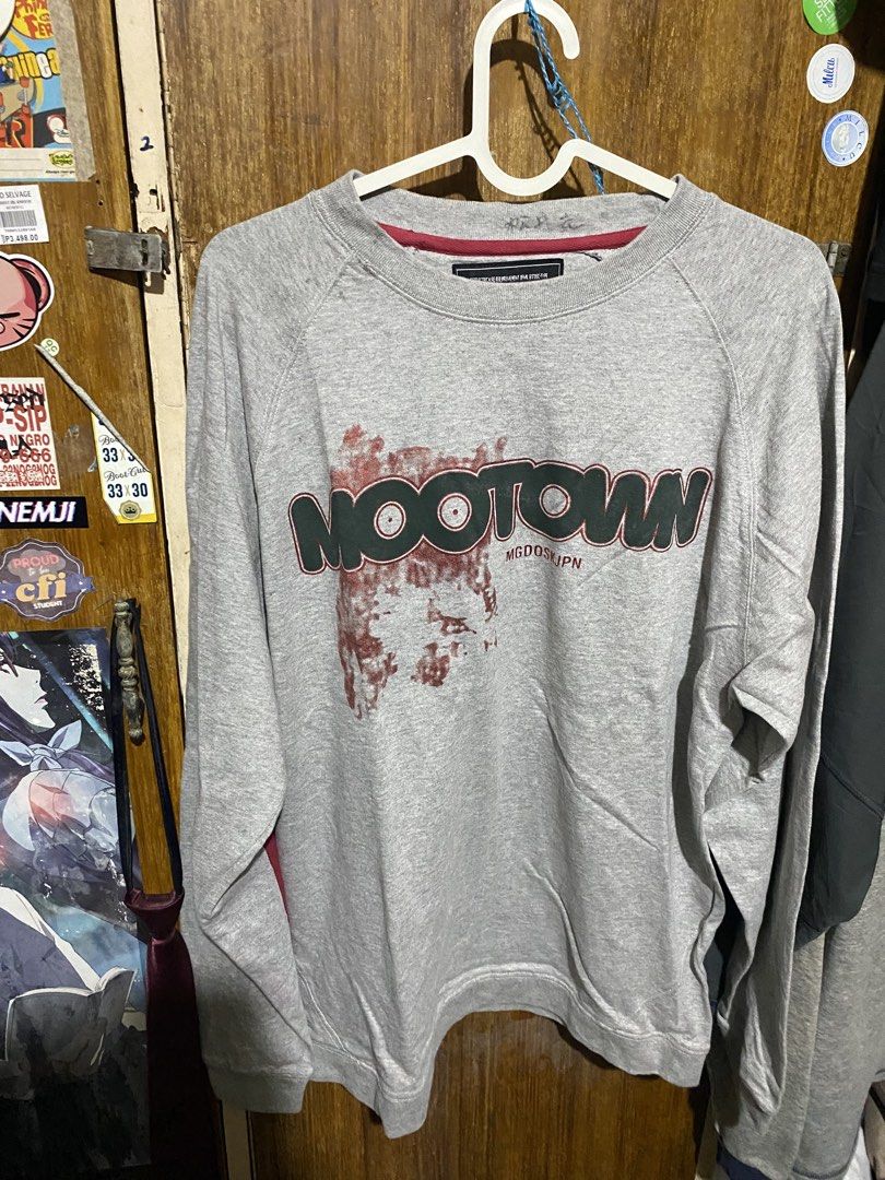 Masterground Mootown Grey Sweatshirt Size 2 (Category: Coats, Jackets and Outerwear) located in Imus. Submitted by frootiloots4103 (Listing ID 1466037159, Image 1). Description: - Brand: Masterground (Established 2002) - Size: Tagged Size 22x29 - Material: 100% Cotton for maximum comfort - Design: Mootown graphic front print with distressed red details - Back Detail: 'delightfully tacky yet unrefined' text quote - Style: Raglan sleeves with maroo
