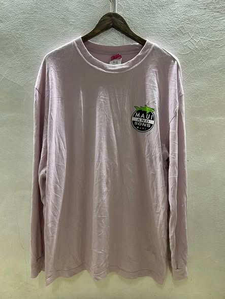 MAUI AND SONS LS (Category: Tshirts & Polo Shirts ) located in Caloocan City. Submitted by j3ngsanity (Listing ID 1466066042, Image 1). Description: DIMES : 23x31.5 ISSUE : 1 PINHOLE DUN SA HANGTAG.