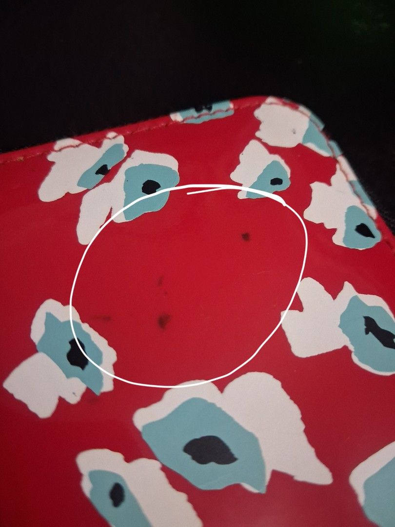 MaxMara Weekend Wallet Floral (Category: Wallets & Card holders) located in Mandaluyong City. Submitted by daddyjpanlilio24 (Listing ID 1466078883, Image 3). Description: P 650 Fix price+sf 7 x 4.5 inches Minimal issue see pic No other issue, walang bakbak Mandaluyong Shipping/payment: Gcash/maya Jnt payment 1st no cod Lalamove payment upon rider pick up.