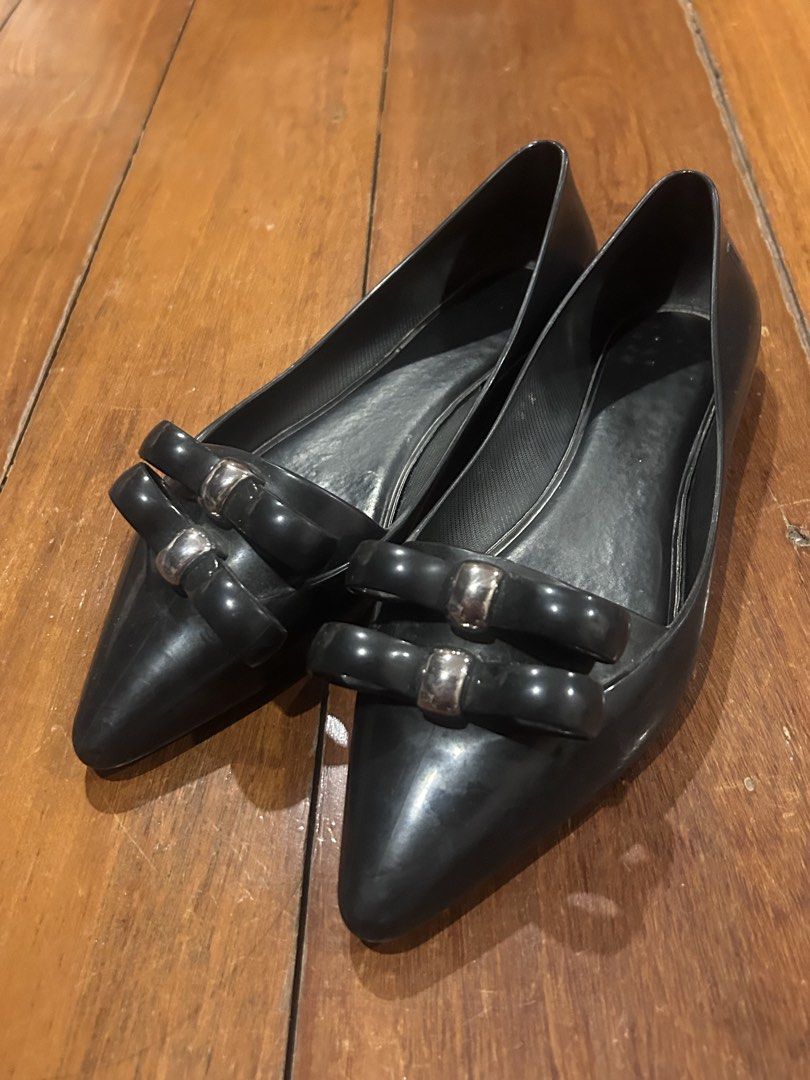 Melissa Black Pointed Ballet Flats (Category: Flats & Sandals) located in Cebu City. Submitted by shopmikascloset (Listing ID 1466053917, Image 3). Description: Melissa Black Pointed Flats Lightly used.