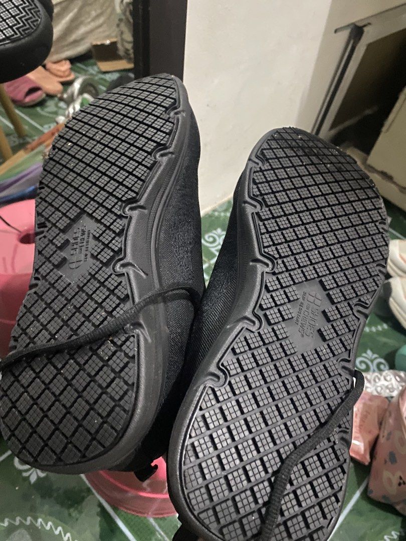 Men’s black shoes (Category: Casual Shoes) located in Pasig City. Submitted by jenniferc2026 (Listing ID 1466152014, Image 2). Description: Size 10-non slip shoes moostly used by ship cruise engineering staff.
