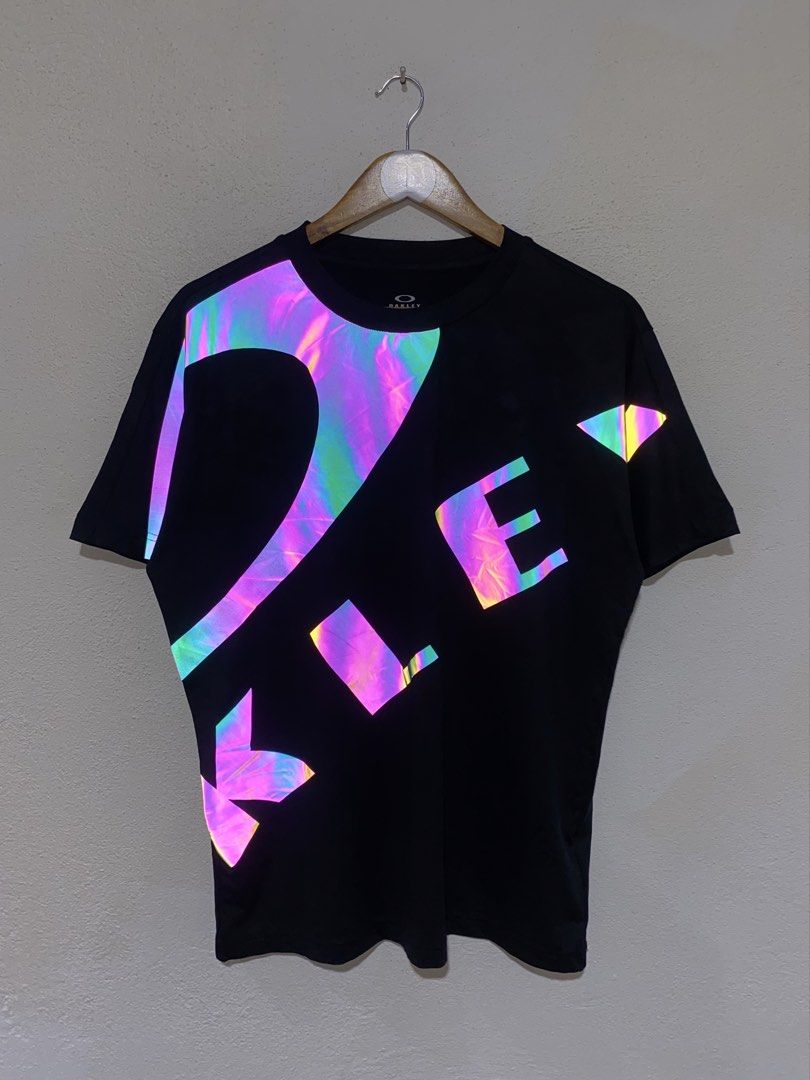 Men’s Oakley Enhance Qdevo Bold Shirt (Category: Tshirts & Polo Shirts ) located in Goa. Submitted by dandd_thrift_goods (Listing ID 1466132635, Image 1). Description: ▪️ SIZE ON TAG: Small (US) ▪️DIMES: Length 28| Width 21.7 ▪️COLOR RATE: 10/10 ▪️CONDITION: 10/10 ▪️ISSUE: ❌ .