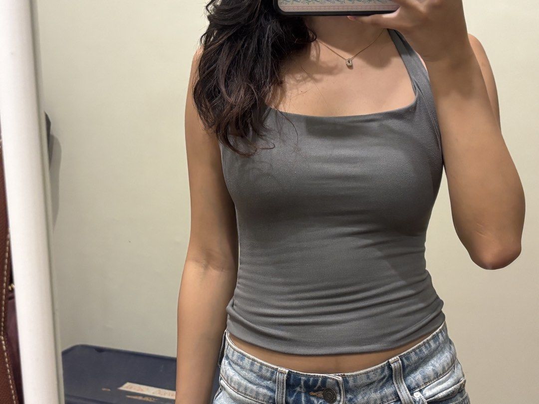 Mera grey halter fitted tank top (Category: Sleeveless) located in Paranaque City. Submitted by domisclosett (Listing ID 1466094959, Image 1). Description: - Style: Halter neck crop top - Fit: Fitted style that hugs the body nicely with great stretch loc: parañaque/muntinlupa area mop: gcash, maribank, gotyme mod: lalamove or j&t, sf c/o buyer.