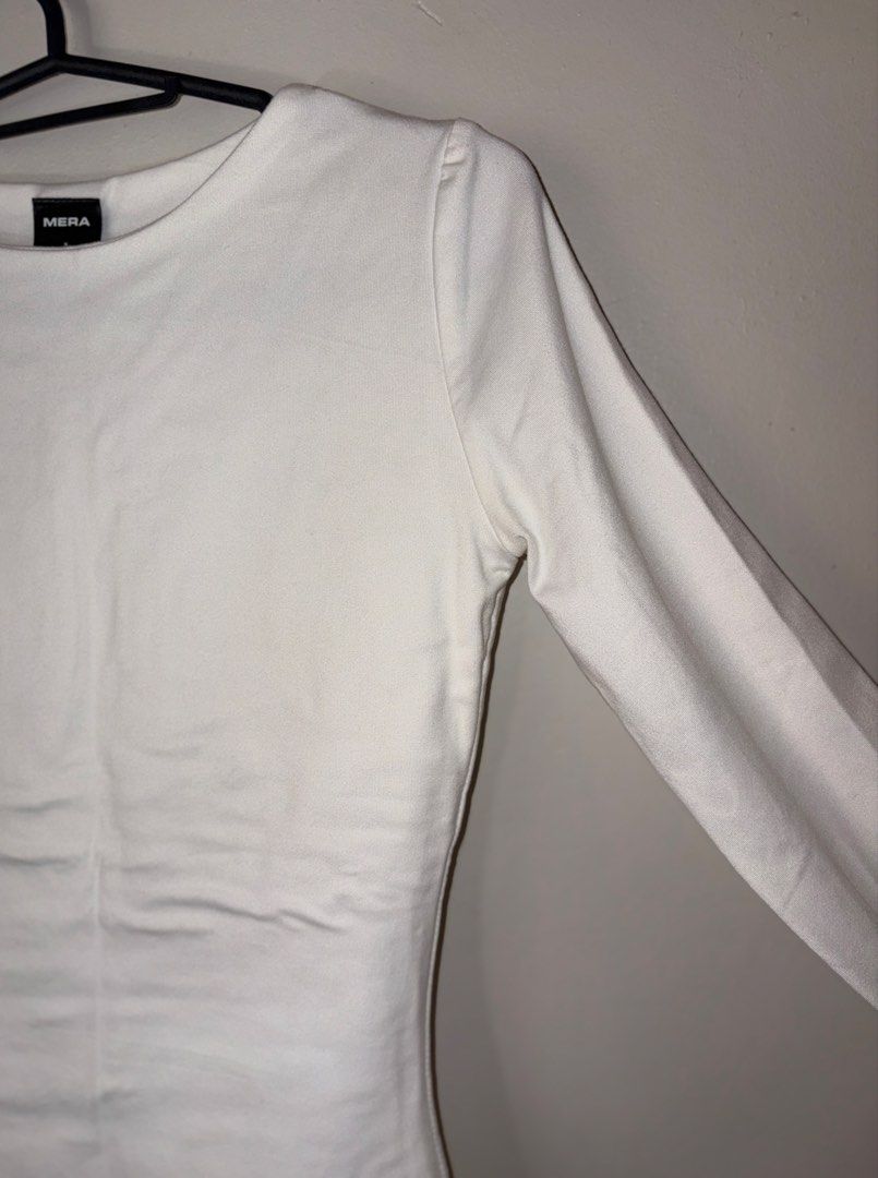 Mera Olga Top (Category: Longsleeves) located in Manila. Submitted by serra_shop (Listing ID 1466113730, Image 3). Description: Mera Olga Top Body hugging Size: Small Location: Pampanga Courier: J&T.