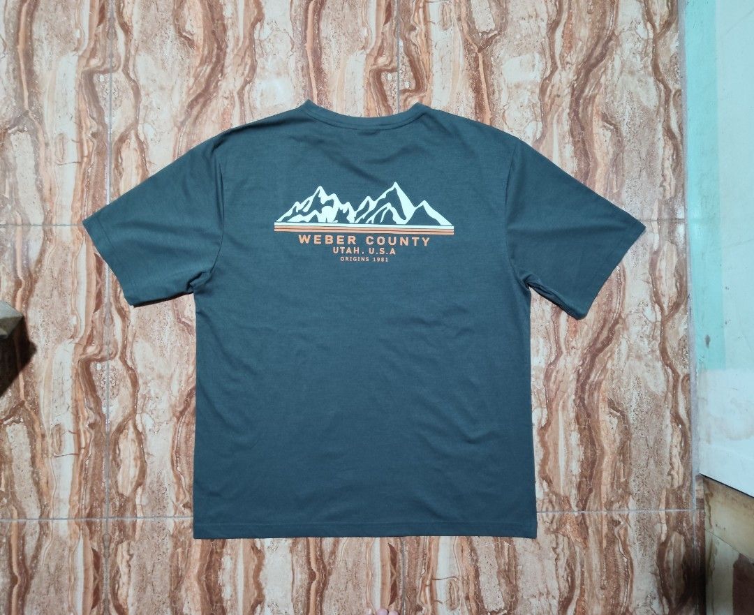 Merrell Quickdry Shirt (Category: Activewear) located in General Santos City (Dadiangas). Submitted by alfredanth42291 (Listing ID 1465964176, Image 2). Description: MERREL SHIRT dark grey mens XL (W-23 L-29 -100% polyester ✓excellent condition 235 #sports #outdoor.