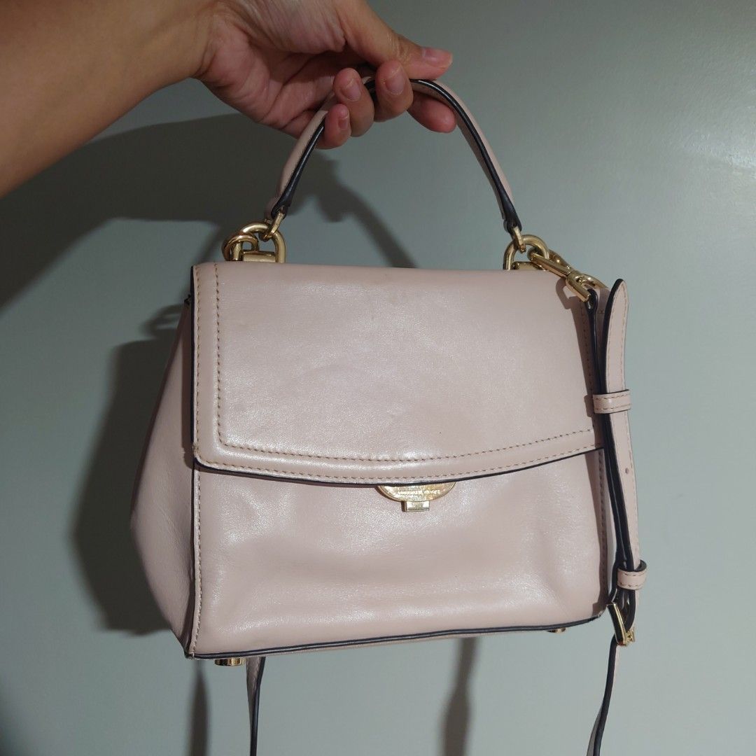 Michael Kors (Category: Shoulder Bags) located in Baguio. Submitted by bellaluna01 (Listing ID 1466154856, Image 1). Description: .