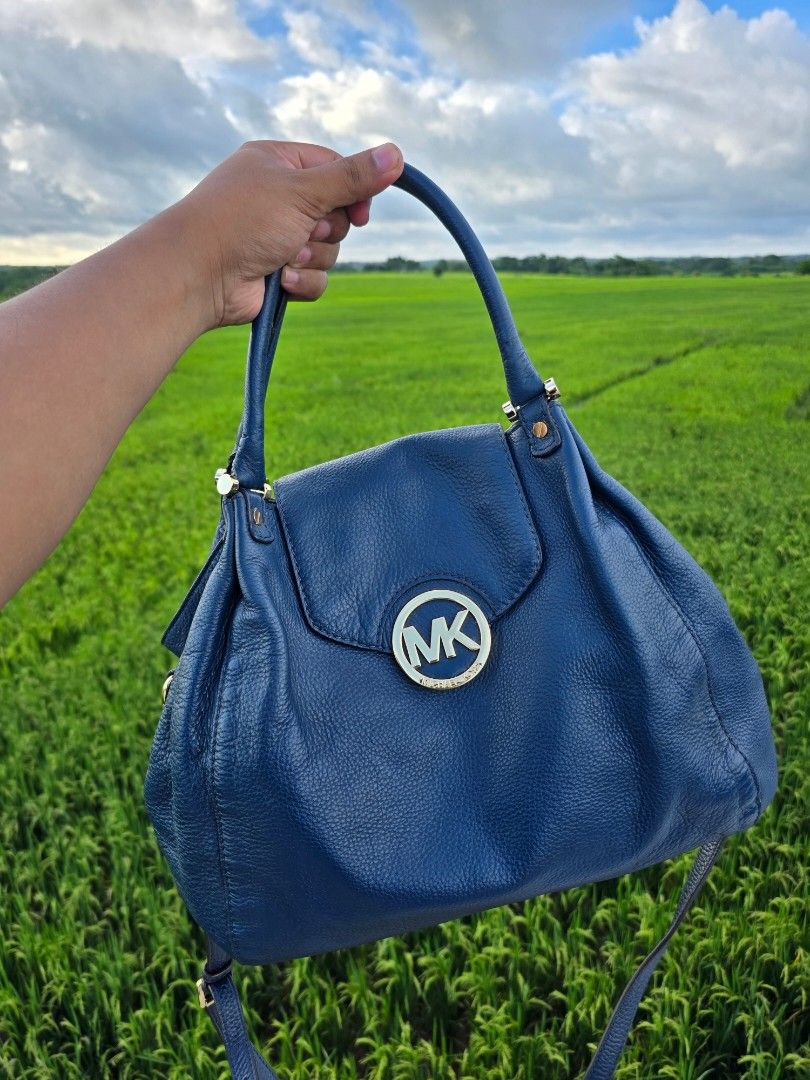 Michael Kors 2 way (Category: Luxury Bags & Wallets) located in Baguio. Submitted by legitbuyerpoako (Listing ID 1465958549, Image 1). Description: gandara sya nothing to explain.
