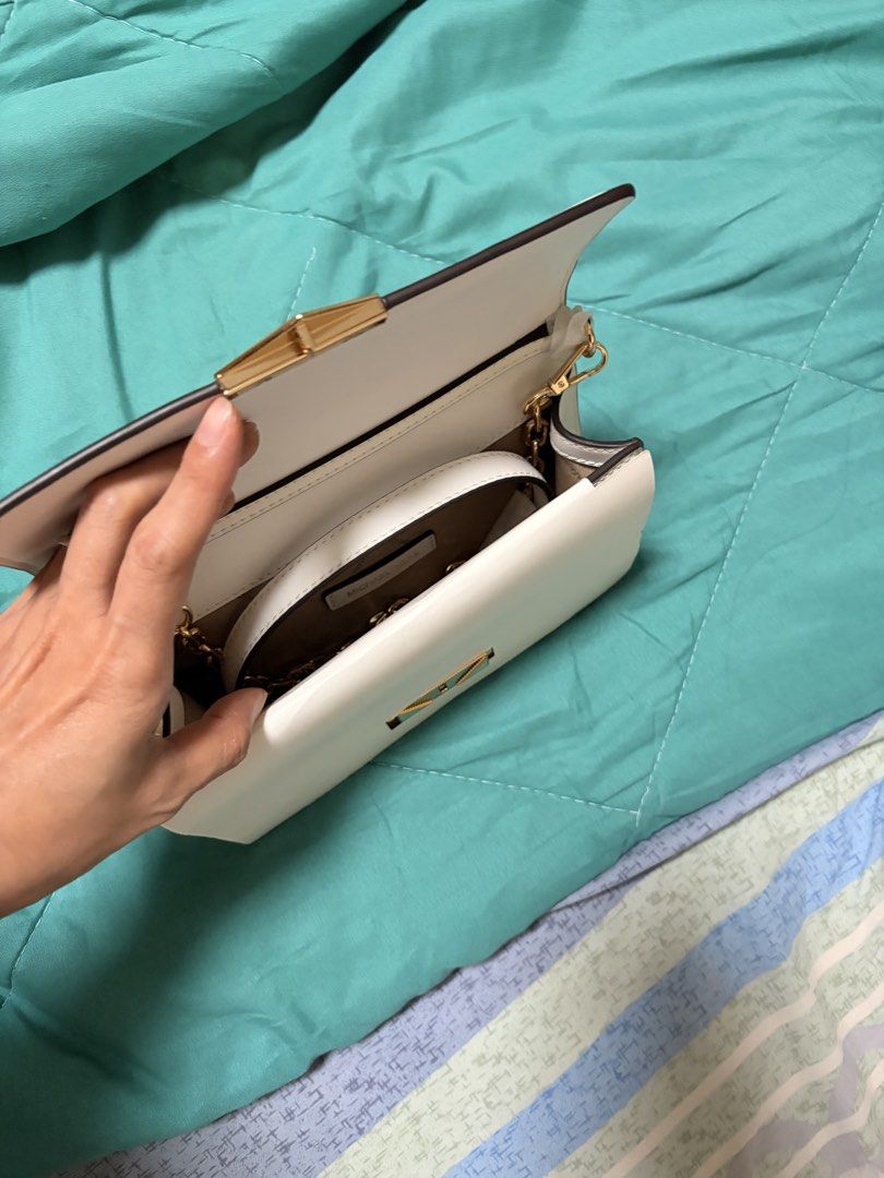 Michael Kors Cece White Crossbody Bag (Category: Luxury Bags & Wallets) located in Cavite. Submitted by pitodyserr47032 (Listing ID 1466073911, Image 3). Description: - Authentic Michael Kors Cece bag in pristine white leather - Luxurious gold-tone hardware and chain strap - Flap top with secure lock closure - Spacious interior with multiple compartments and a zip pocket - Brand new with original store tag attached (Retail: $528) - Impeccable, cl