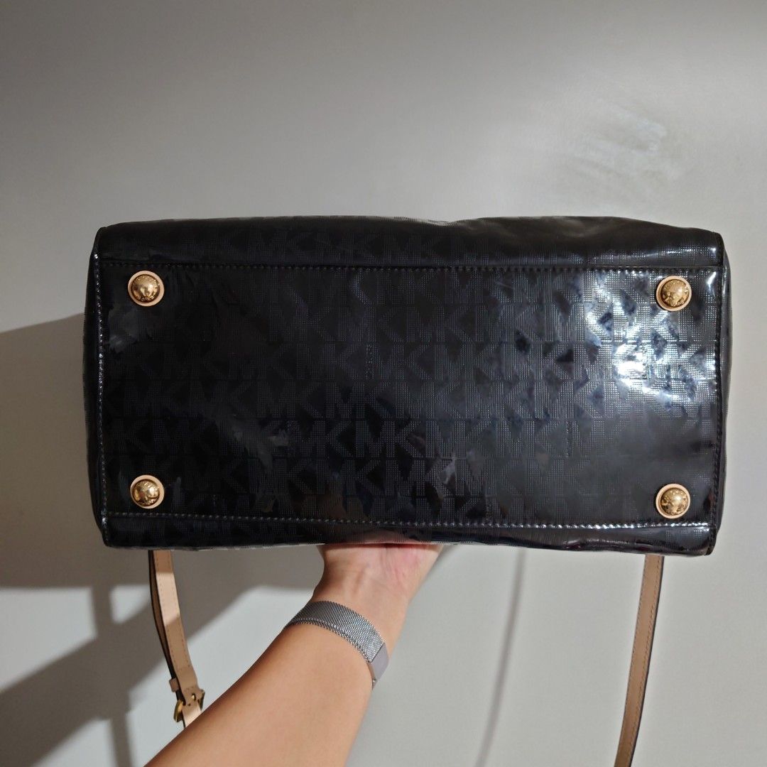 Michael Kors Grayson (Category: Shoulder Bags) located in Baguio. Submitted by bellaluna01 (Listing ID 1466154753, Image 3). Description: .