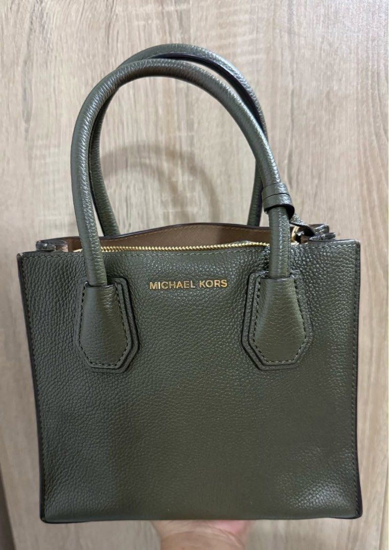Michael Kors Mercer (Olive Green) (Category: Cross-body Bags) located in Agdangan. Submitted by curatedreloveph (Listing ID 1466122602, Image 1). Description: A little MK decluttering 👜✨ Letting go of some of my Michael Kors bags that deserve a new home. 🤎 Super sale priceeee!!! 💯AUTHENTIC PM me for more photos. 🚗 Can ship via LBC or J&T 📍Meetup available within Lipa City.
