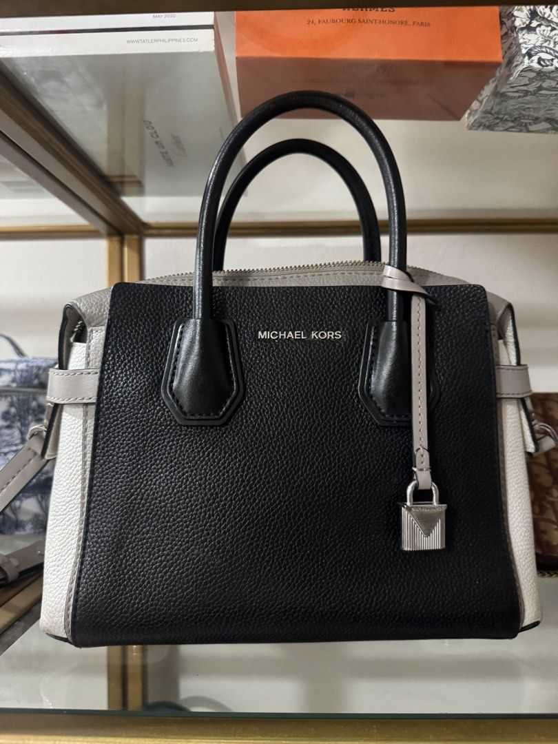 Micheal kors (Category: Luxury Bags & Wallets) located in Makati City. Submitted by kirstenmuriel (Listing ID 1466001463, Image 1). Description: .