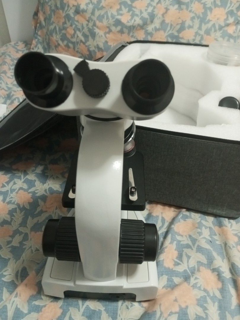 Microscope （分類：文具）位於 Hong Kong。 由 cleverhorse.1f63f5 提交（商品編號 1466074325，圖片 3）。簡介： It's worth around 1500 dollars and is in great condition.And is an Binocular Microscope 40X-5000X with 360 Rotating Head,Dual LED Illumination,Coarse and Fine focusing.。