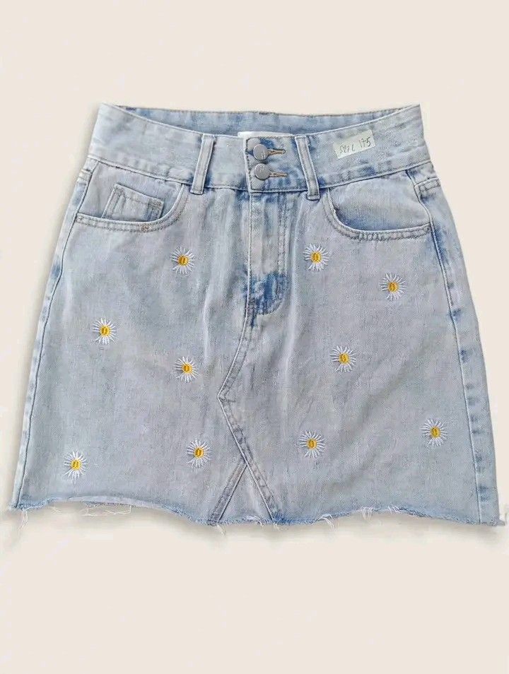 Midi Denim skirts (Category: Skirts) located in Manila. Submitted by shainascorners1. (Listing ID 1466098330, Image 1). Description: What you see is what you get, before knelling.Perfect for OOTD.