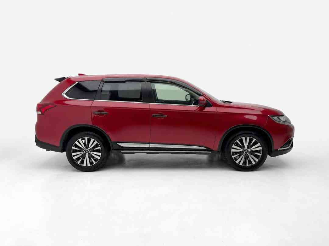 Mitsubishi Outlander 2.0 CVT Classic 7-Seater (A) (Category: Used Cars) located in Singapore. Submitted by vincar_pre-owned (Listing ID 1466140900, Image 2). Description: One of the most popular 7-seater SUVs available in the market! Easy to maintain and parts readily available. Contact us today to arrange a viewing for this unit at the v1ncar pre-owned showroom now! Features: Powered by 4 cylinder 16 valve MIVEC engine producing 147bhp. Accessor