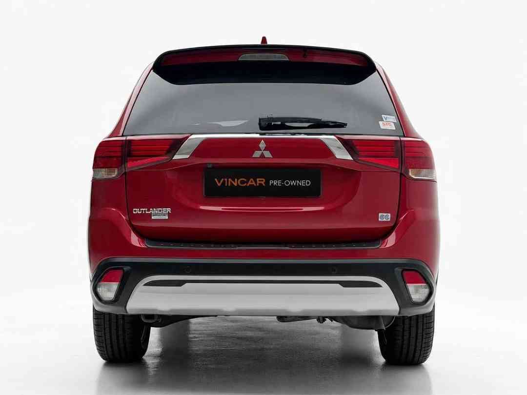 Mitsubishi Outlander 2.0 CVT Classic 7-Seater (A) (Category: Used Cars) located in Singapore. Submitted by vincar_pre-owned (Listing ID 1466140900, Image 3). Description: One of the most popular 7-seater SUVs available in the market! Easy to maintain and parts readily available. Contact us today to arrange a viewing for this unit at the v1ncar pre-owned showroom now! Features: Powered by 4 cylinder 16 valve MIVEC engine producing 147bhp. Accessor