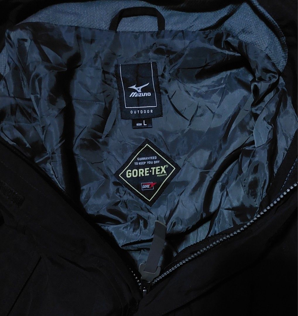 Mizuno Gore-tex Outdoor (Category: Coats, Jackets and Outerwear) located in Baguio. Submitted by wagwagan_001 (Listing ID 1466081749, Image 3). Description: good as new large 23 x 31.5.