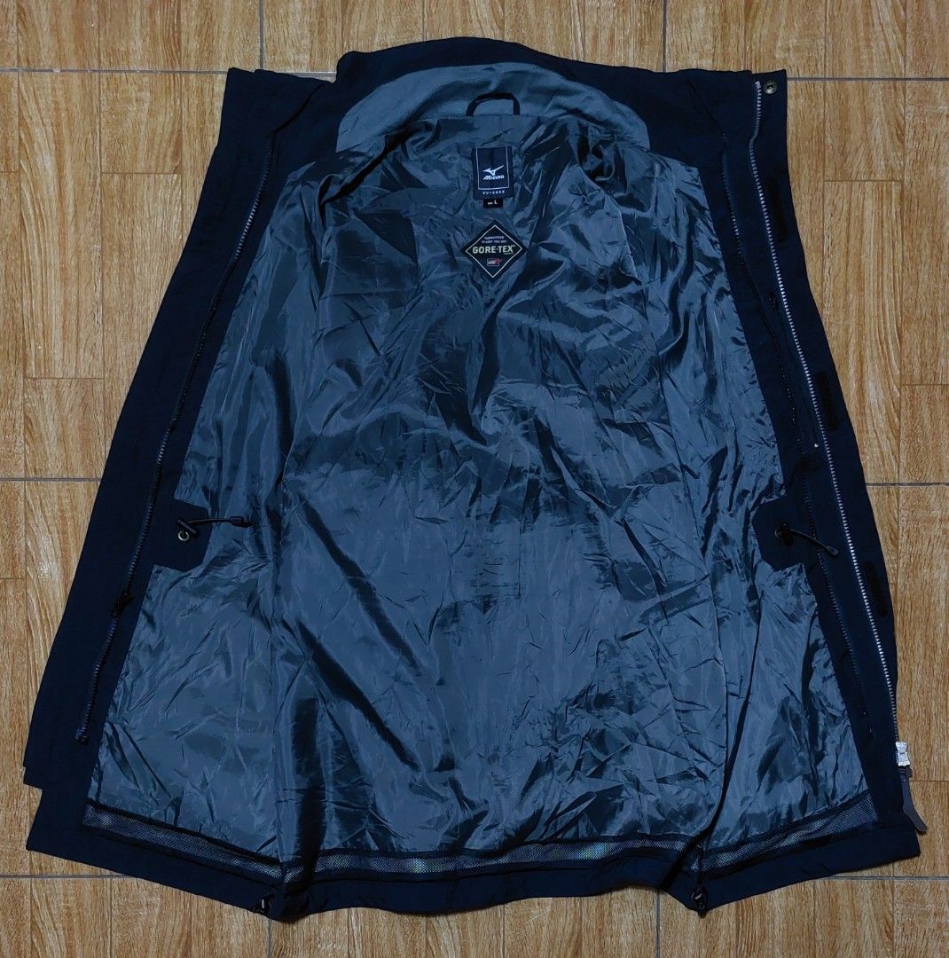 Mizuno Gore-tex Outdoor (Category: Coats, Jackets and Outerwear) located in Baguio. Submitted by wagwagan_001 (Listing ID 1466081749, Image 2). Description: good as new large 23 x 31.5.