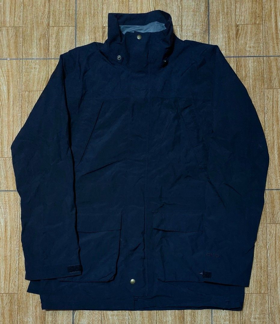 Mizuno Gore-tex Outdoor (Category: Coats, Jackets and Outerwear) located in Baguio. Submitted by wagwagan_001 (Listing ID 1466081749, Image 1). Description: good as new large 23 x 31.5.