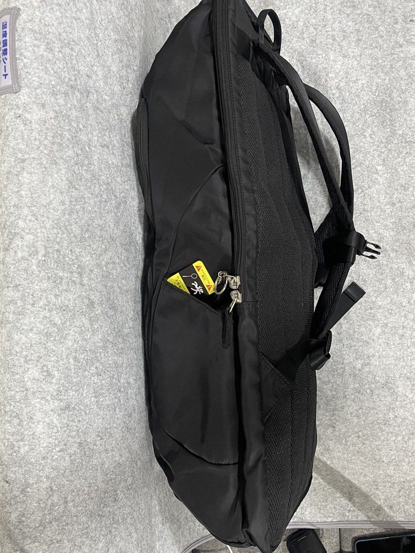 mizuno tennis bag (Category: Looking For) located in Calamba. Submitted by thriftingoverload (Listing ID 1466079539, Image 3). Description: plus shipping fee.