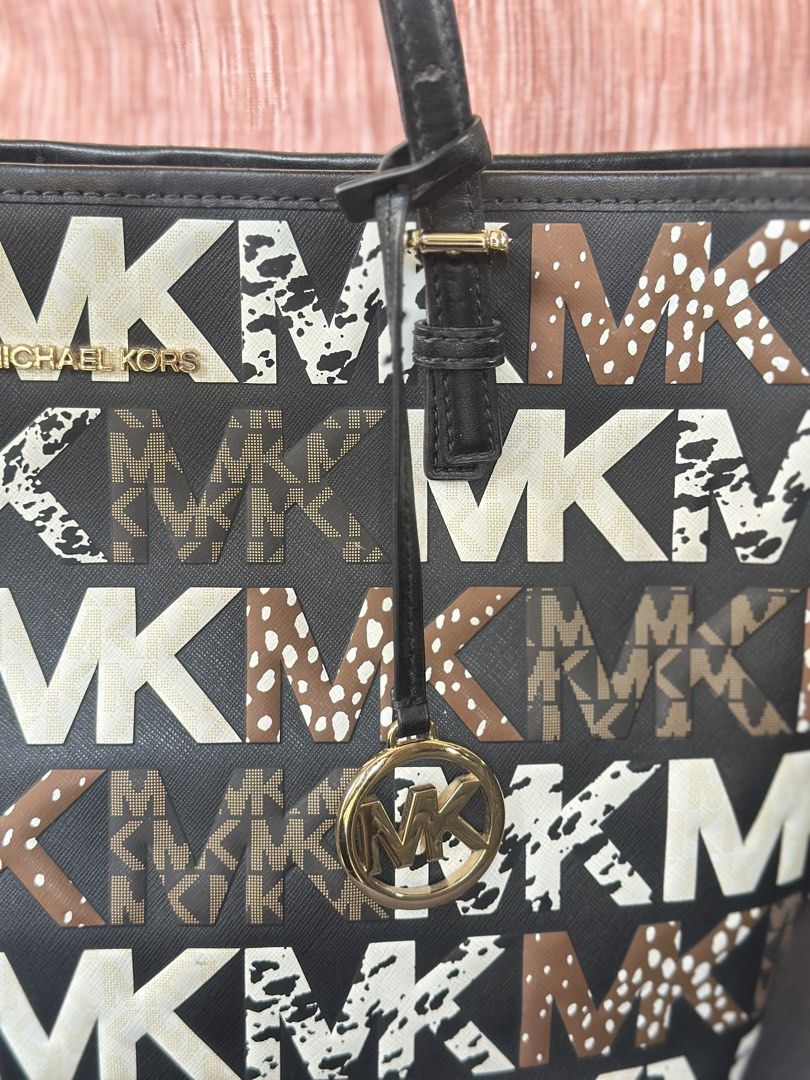 MK Tote Bag (Category: Tote Bags) located in Cavite. Submitted by bellegeneveo8 (Listing ID 1465994538, Image 2). Description: Original MK Tote Bag Check photos for flaws .