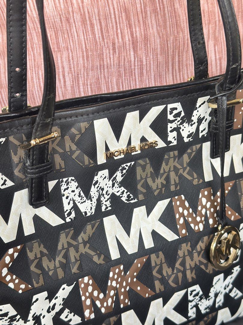 MK Tote Bag (Category: Tote Bags) located in Cavite. Submitted by bellegeneveo8 (Listing ID 1465994538, Image 3). Description: Original MK Tote Bag Check photos for flaws .