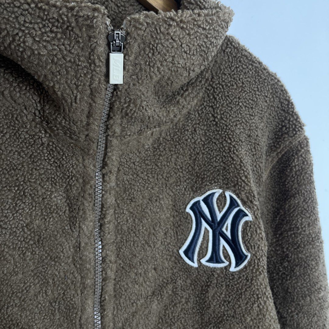 MLB NY Yankees Sherpa Brown Jacket (Category: Coats, Jackets and Outerwear) located in Nasugbu. Submitted by janstuffs.ph (Listing ID 1466119425, Image 3). Description: MLB NY Yankees Brown Sherpa Jacket Size on tag: MEDIUM Dimension: 22"W x 26"L Sleeve: 23" Best fit: MEDIUM / LARGE Condition: 10/10 Good as new! Flaw: None Mine: 1200 Thankyou po 🫶💕.