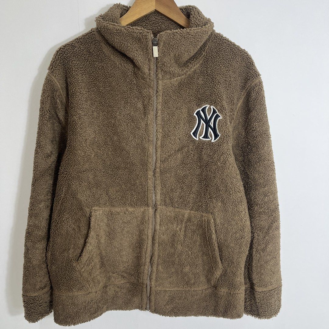 MLB NY Yankees Sherpa Brown Jacket (Category: Coats, Jackets and Outerwear) located in Nasugbu. Submitted by janstuffs.ph (Listing ID 1466119425, Image 2). Description: MLB NY Yankees Brown Sherpa Jacket Size on tag: MEDIUM Dimension: 22"W x 26"L Sleeve: 23" Best fit: MEDIUM / LARGE Condition: 10/10 Good as new! Flaw: None Mine: 1200 Thankyou po 🫶💕.