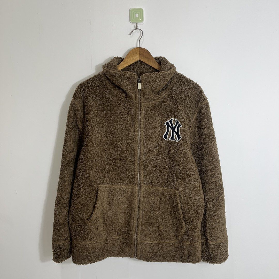 MLB NY Yankees Sherpa Brown Jacket (Category: Coats, Jackets and Outerwear) located in Nasugbu. Submitted by janstuffs.ph (Listing ID 1466119425, Image 1). Description: MLB NY Yankees Brown Sherpa Jacket Size on tag: MEDIUM Dimension: 22"W x 26"L Sleeve: 23" Best fit: MEDIUM / LARGE Condition: 10/10 Good as new! Flaw: None Mine: 1200 Thankyou po 🫶💕.