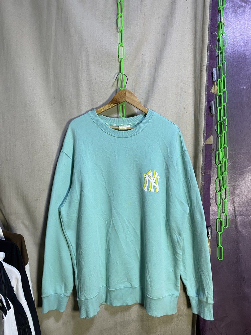 MLB sweater (Category: Hoodies) located in Davao. Submitted by lil.thriftjhayy (Listing ID 1464890782, Image 1). Description: Size XXL.