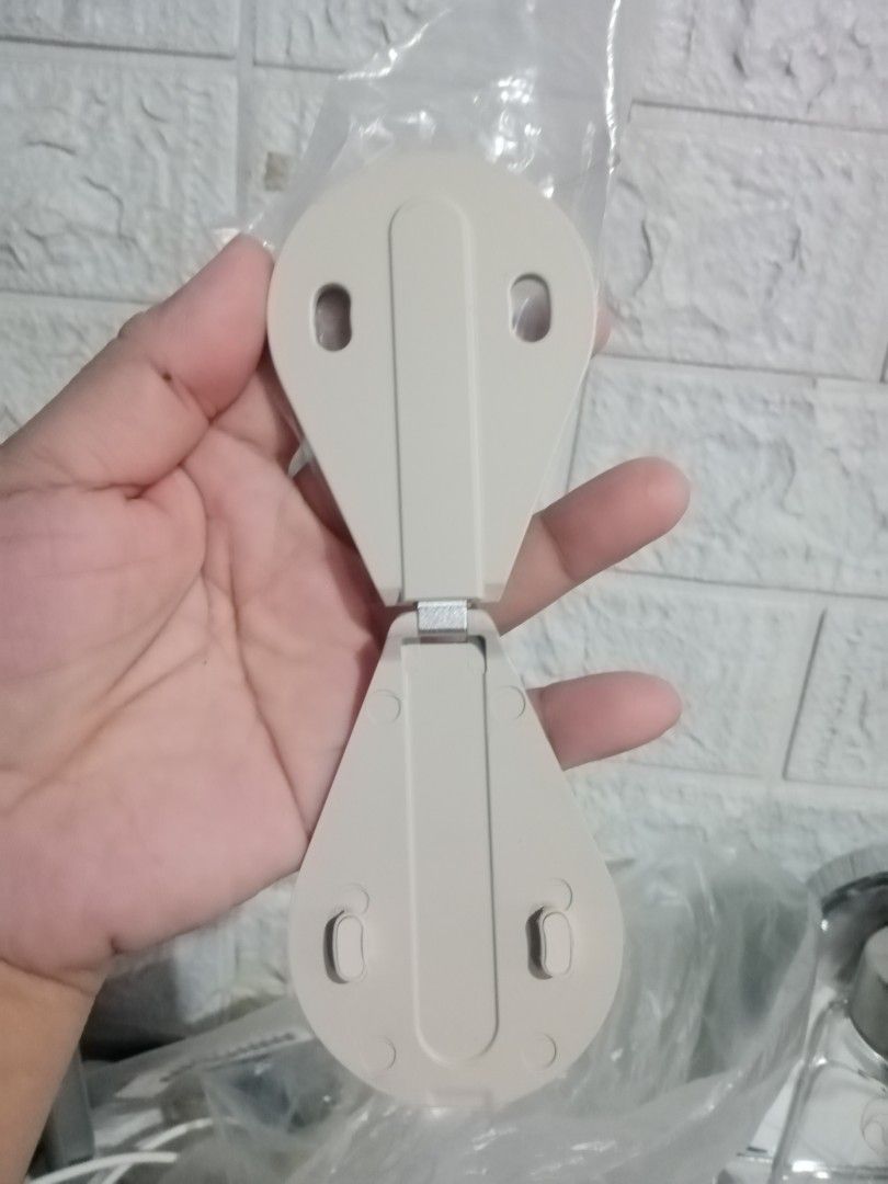 Mobile magnet stand (Category: Other Mobile & Gadget Accessories) located in Caloocan City. Submitted by 4kidsstore (Listing ID 1465986367, Image 3). Description: .