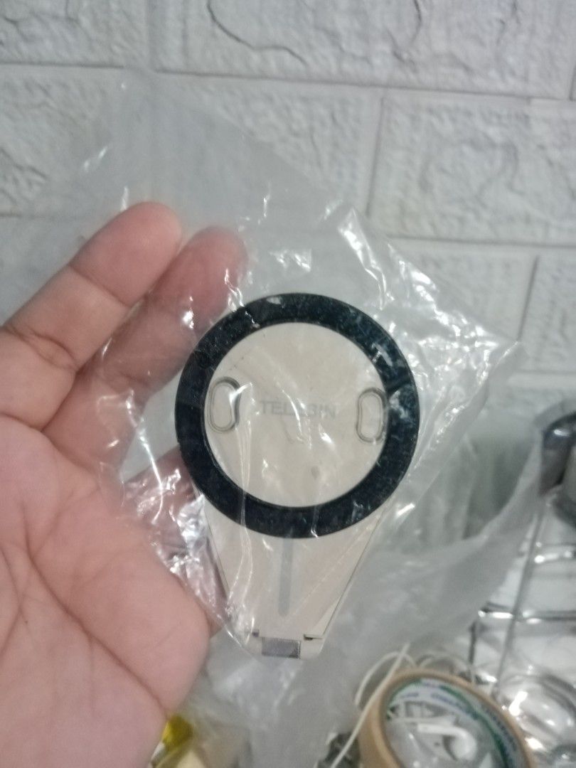 Mobile magnet stand (Category: Other Mobile & Gadget Accessories) located in Caloocan City. Submitted by 4kidsstore (Listing ID 1465986367, Image 2). Description: .