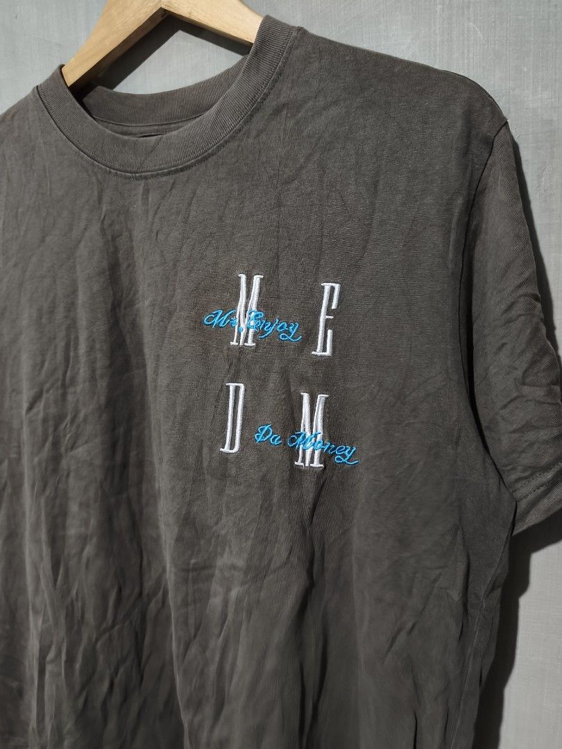 MR ENJOY DA MONEY (Category: Tshirts & Polo Shirts ) located in Pandi. Submitted by rhaine.2zz (Listing ID 1466118796, Image 3). Description: MR ENJOY DA MONEY EXCELLENT CONDITION TIGHT NECKLINE SOLID COLORWAY NO ISSUE 22/27 SMALL ON TAG 9.8/10 COLOR RATE 📩📩📩.